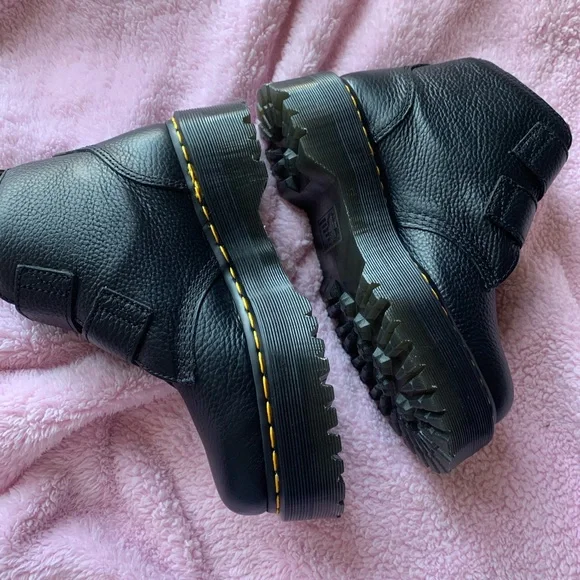 Womens Dr. Martens Devon Hearts Quad Boot - Black SIZE 8 - Picture 3 of 6